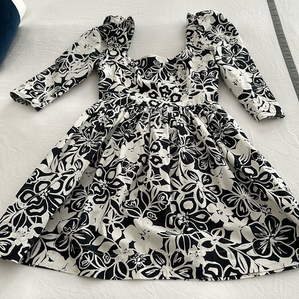 Cara Cara dress size 4 black and white